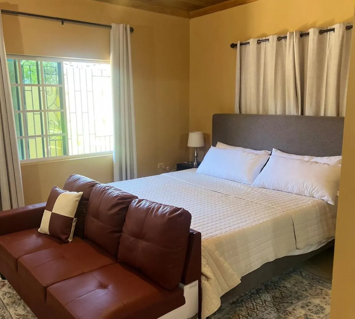 Walk To The Beach Apartment In Negril 2 Bedrooms 2 Bathrooms 0*,