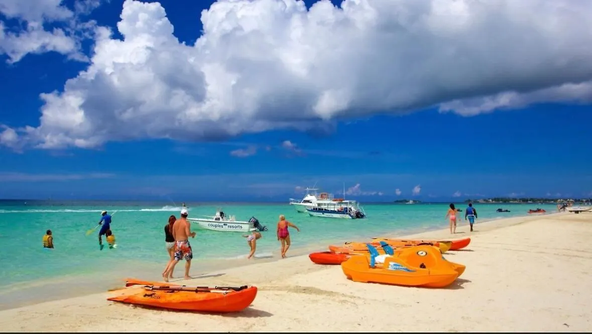 Walk To The Beach Apartment In Negril 2 Bedrooms 2 Bathrooms