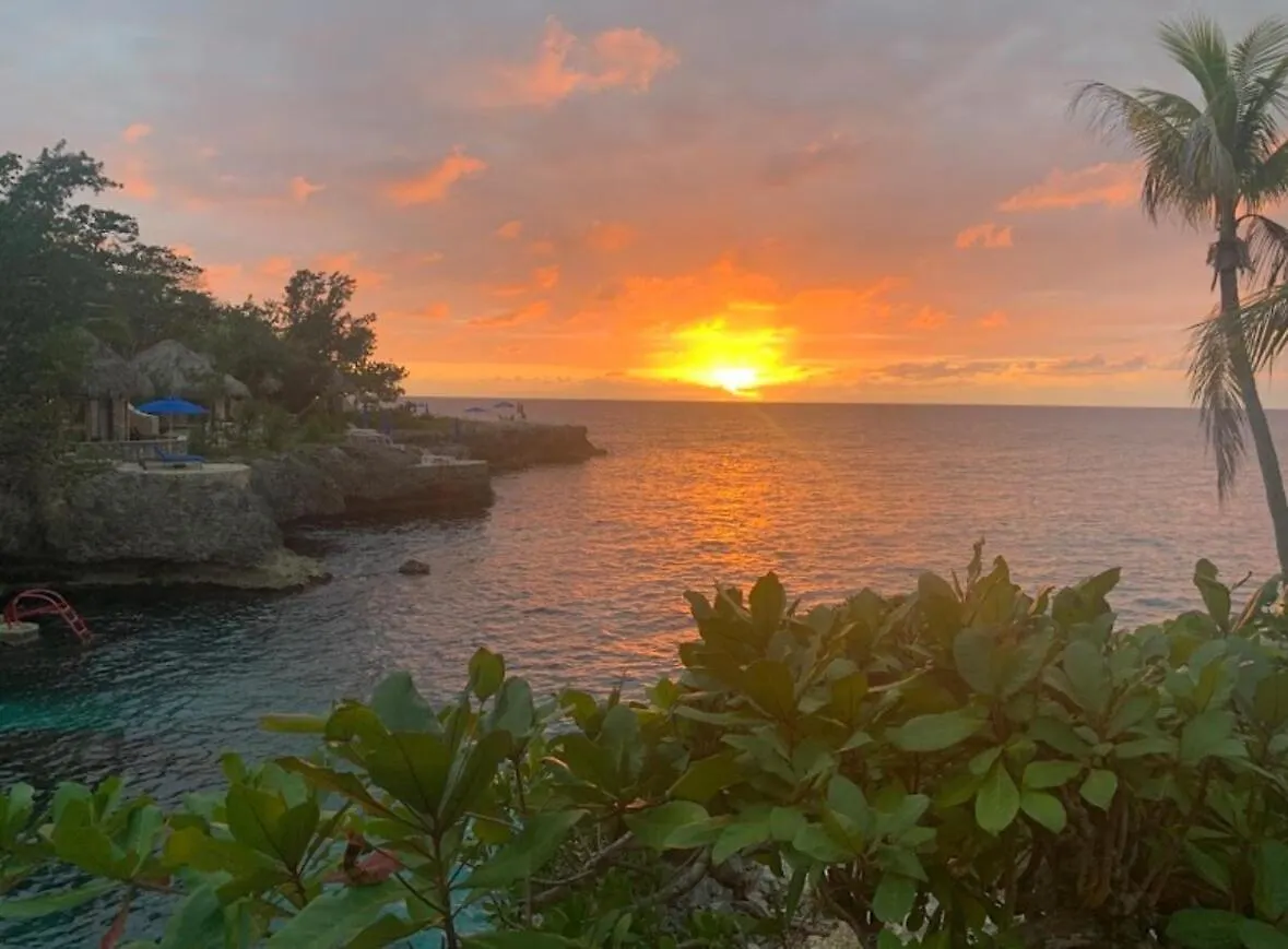 Walk To The Beach Apartment In Negril 2 Bedrooms 2 Bathrooms
